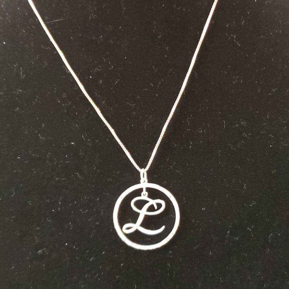NWT "L" Initial necklace